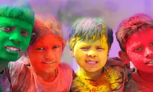 जिन कपड़ों में खेली होली उसे बाद में पहनते हैं तो हो जाएं सावधान, जानें होली वाले कपड़ों का क्या करना चाहिए? जिन कपड़ों में खेली होली उसे बाद में पहनते हैं तो हो जाएं सावधान, जानें होली वाले कपड़ों का क्या करना चाहिए?