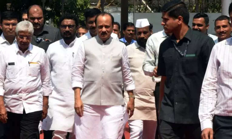 अपना खाना छोड़कर मिलावटी पनीर के सवाल पर जवाब देने सदन पहुंचे अजित पवार अपना खाना छोड़कर मिलावटी पनीर के सवाल पर जवाब देने सदन पहुंचे अजित पवार