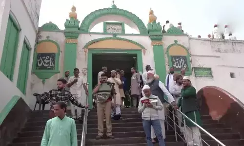 इलाहाबाद हाईकोर्ट ने दी जामा मस्जिद की रंगाई-पुताई की मंजूरी, कहा - केवल बाहरी दीवारों पर रंग-रोगन करें, ढांचे को कोई नुकसान न पहुंचे इलाहाबाद हाईकोर्ट ने दी जामा मस्जिद की रंगाई-पुताई की मंजूरी, कहा - केवल बाहरी दीवारों पर रंग-रोगन करें, ढांचे को कोई नुकसान न पहुंचे