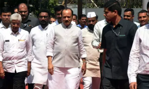 अपना खाना छोड़कर मिलावटी पनीर के सवाल पर जवाब देने सदन पहुंचे अजित पवार