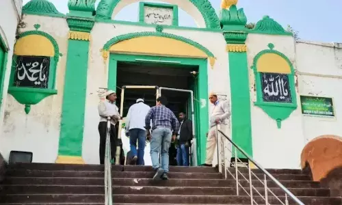 कोर्ट के आदेश पर पहुंची ASI टीम, रंगाई-पुताई को लेकर कार्रवाई हुई शुरु कोर्ट के आदेश पर पहुंची ASI टीम, रंगाई-पुताई को लेकर कार्रवाई हुई शुरु