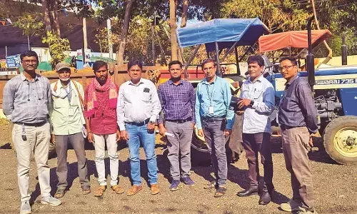 मुरूम तस्करी करने वालों को तहसीलदार की टीम ने ट्रैक्टर सहित पकड़ा