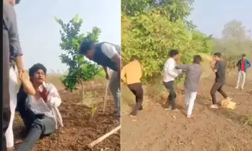 धनंजय देशमुख के साढू ने किया आत्मसमर्पण,युवक की पिटाई का वीडियो वायरल धनंजय देशमुख के साढू ने किया आत्मसमर्पण,युवक की पिटाई का वीडियो वायरल