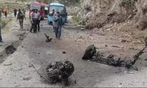 पहले ट्रेन हाईजैक अब सुसाइड अटैक, आतंकी हमलों से पाकिस्तान में मचा हाहाकार पहले ट्रेन हाईजैक अब सुसाइड अटैक, आतंकी हमलों से पाकिस्तान में मचा हाहाकार