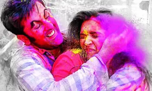 एक दूसरे को लगा दिया रंग तो बज जाएगा शादी का बैंड, जानें इस अलग तरह के रिवाज के बारे में, रह जाएंगे दंग! एक दूसरे को लगा दिया रंग तो बज जाएगा शादी का बैंड, जानें इस अलग तरह के रिवाज के बारे में, रह जाएंगे दंग!