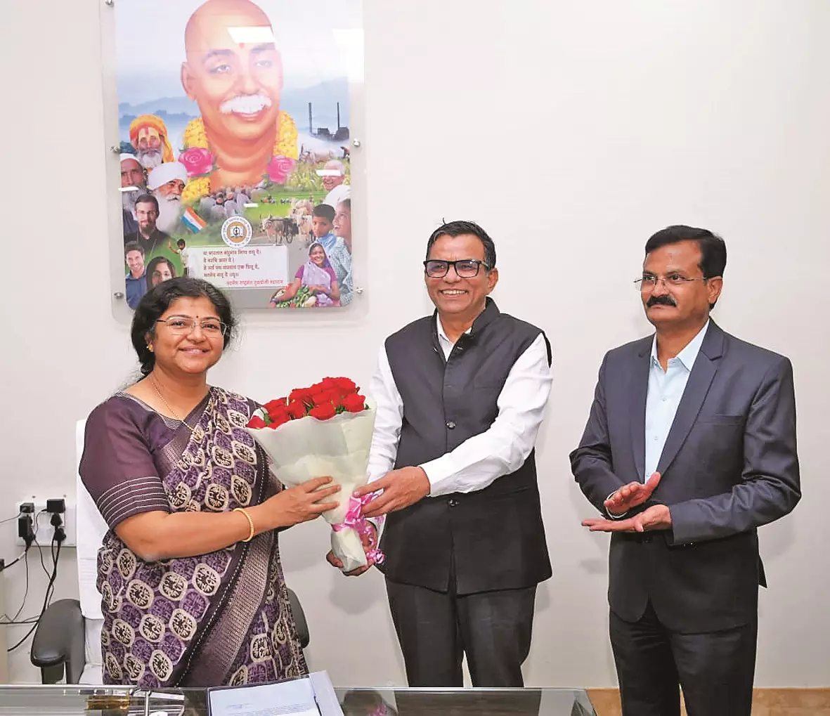 डॉ. माधवी खोड़े ने कुलगुरु पद का कार्यभार संभाला डॉ. माधवी खोड़े ने कुलगुरु पद का कार्यभार संभाला
