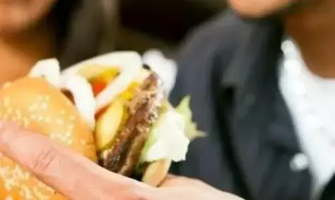 घर से निकला था पेट भरने, करोड़पति बनकर वापस आया घर, वजह जानकर सभी लोग रह गए दंग! घर से निकला था पेट भरने, करोड़पति बनकर वापस आया घर, वजह जानकर सभी लोग रह गए दंग!