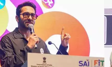 आयुष्मान खुराना बने फिट इंडिया आइकन, खेल मंत्री मंडाविया के साथ किया कार्निवाल का उद्घाटन, बोले - यह बड़ी जिम्मेदारी,