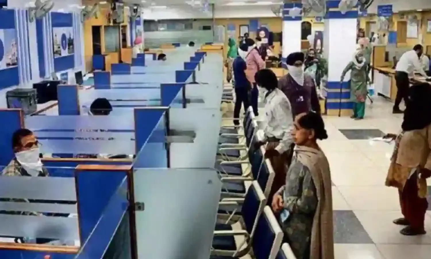 कई मांगों को लेकर 23 मार्च की मध्य रात्रि से हड़ताल पर जा रहा हैं बैंक कर्मी