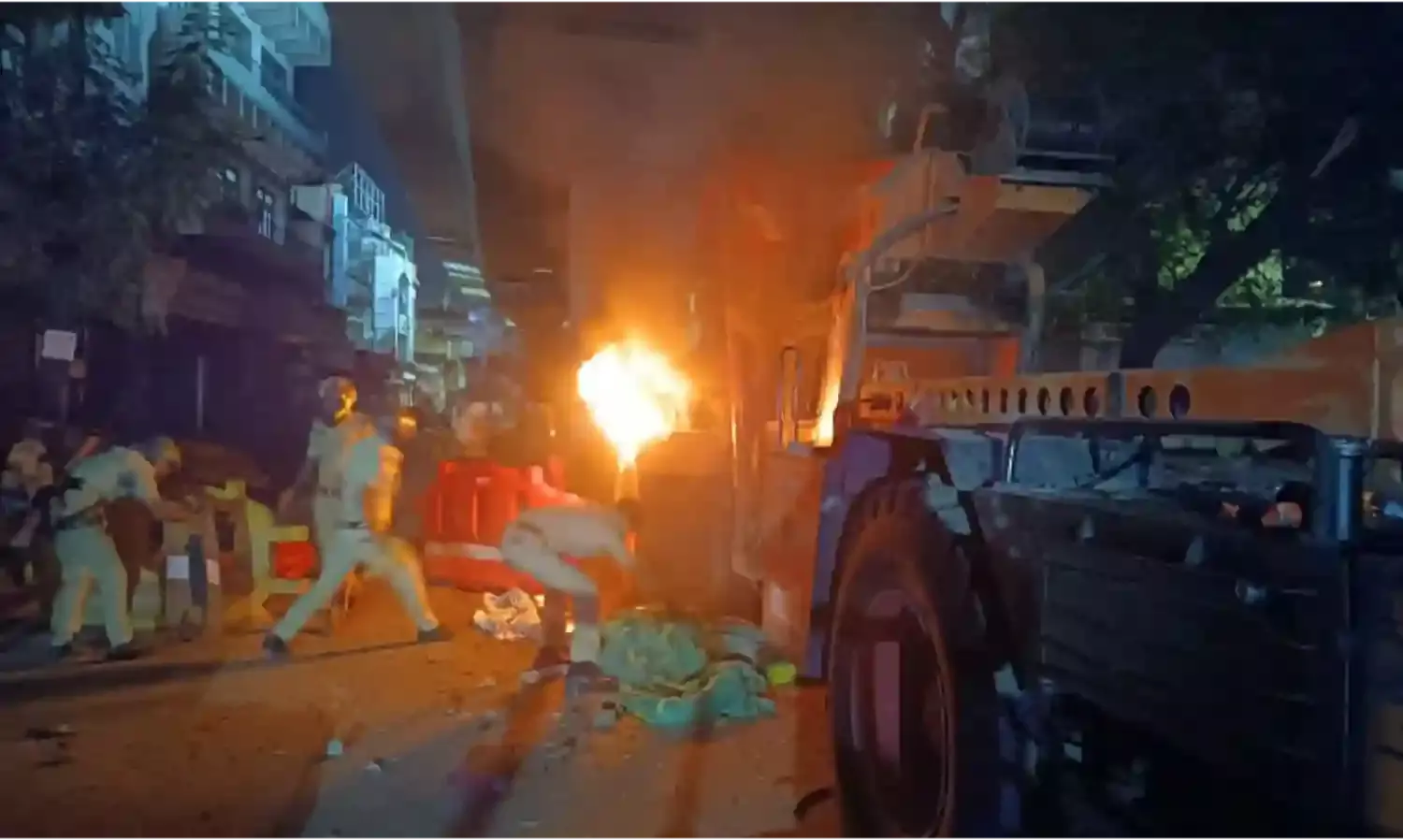 औरंगजेब विवाद के बाद छावनी में तब्दील नागपुर, दो गुटों में झड़प- वाहन फूंके, पुलिसकर्मी घायल