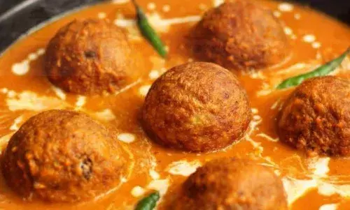 परिवार के साथ उठाएं साउथ के स्पेशल नारियल कोफ्ते का लुत्फ, जानें सबसे सिंपल रेसिपी परिवार के साथ उठाएं साउथ के स्पेशल नारियल कोफ्ते का लुत्फ, जानें सबसे सिंपल रेसिपी