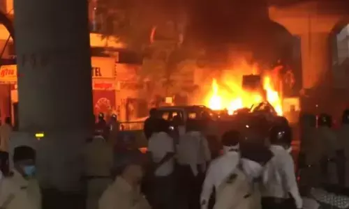 नागपुर में भड़की हिंसा, दो पक्षों में हुआ जमकर पथराव, वाहनों में हुई तोड़फोड़, हुआ पथराव