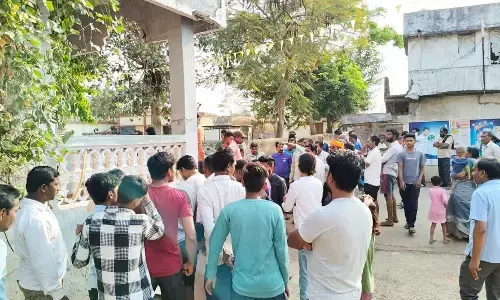 नांदोरा में मकान के सामने आंगन की जमीन धंसी , मचा हड़कम्प