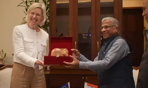 यूरोपीय संसद की अध्यक्ष एंजेलिका निबलर सहित प्रतिनिधिमंडल की उपसभापति हरिवंश से मुलाकात यूरोपीय संसद की अध्यक्ष एंजेलिका निबलर सहित प्रतिनिधिमंडल की उपसभापति हरिवंश से मुलाकात