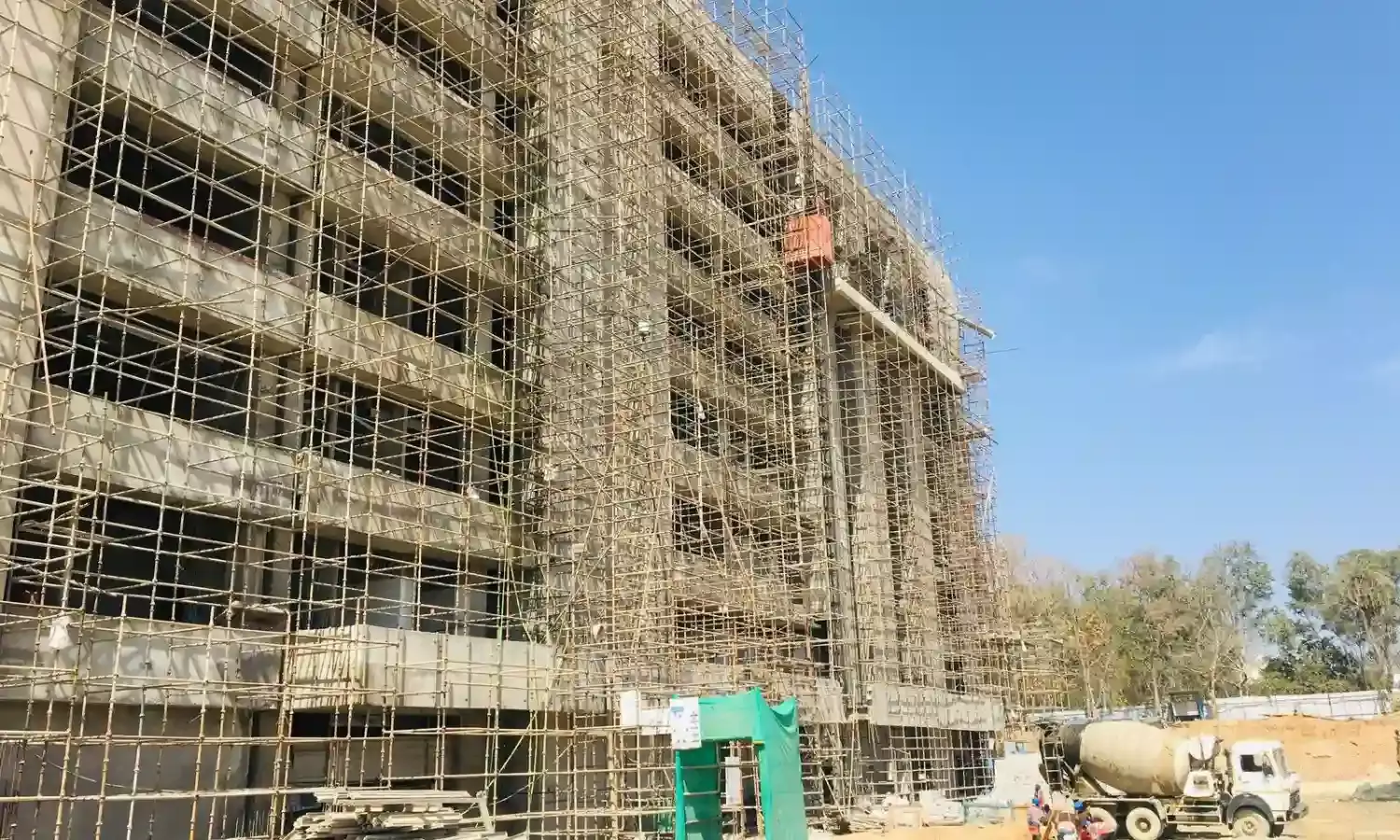 सिम्स के लिए फिलहाल नौ करोड़ का प्रावधान, फंड की कमी न बने निर्माण में रोड़ा, अब तक बेसमेंट, ग्राउंड फ्लोर के अलावा सात मंजिला बिल्डिंग स्ट्रक्चर का हुआ निर्माण