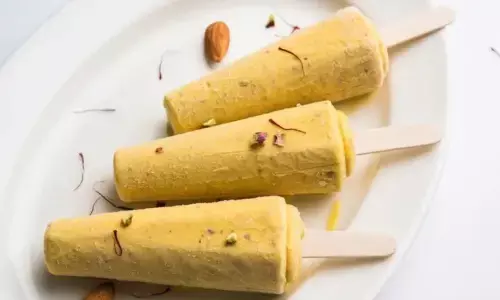 आ गया है गर्मी का मौसम, करना चाहते हैं अपने परिवार को खुश तो घर पर बनाएं स्वादिष्ट कुल्फी, यहां है परफेक्ट रेसिपी