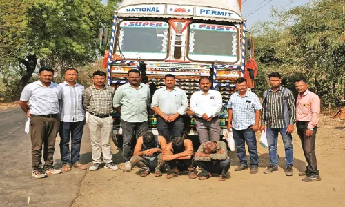 60 पशुओं को छुड़ाया, तीन आरोपी पकड़ाए - कंटेनर समेत 45 लाख का माल जब्त