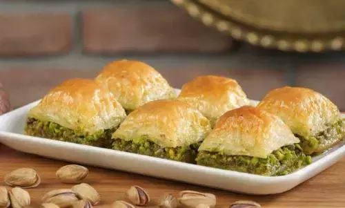 इस ईद घर पर बनाना चाहते हैं कुछ अच्छा और टेस्टी, तो बकलावा की इस रेसिपी को करें ट्राई, सब लोग करेंगे तारीफ!