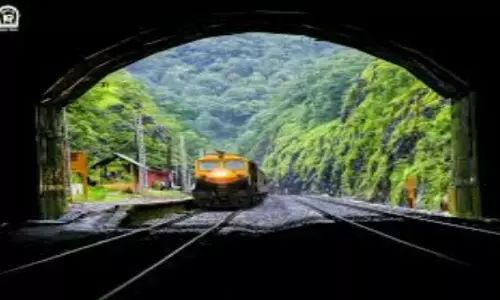 कोंकण रेलवे कॉर्पोरेशन का भारतीय रेलवे में होगा विलय, फडणवीस ने दी जानकारी