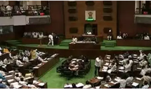 अचानक सदन में प्रस्ताव लाने से विपक्ष हुआ भौचक्का,  जमकर किया हंगामा