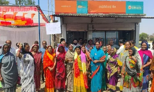 अजनिया बैंक शाखा के मर्ज होने का जताया विरोध, जीएम के सामने भी प्रदर्शन, 20 गांव के ग्राहक होंगे प्रभावित, सुरक्षा का भी बना खतरा