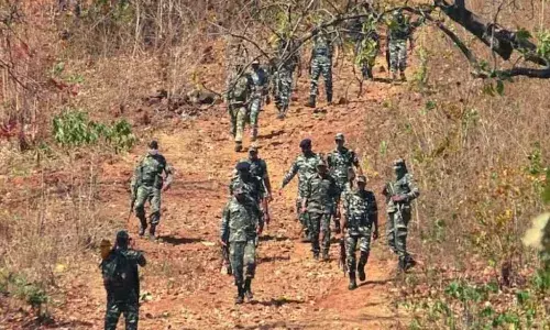 सुरक्षाबलों को मिली बड़ी कामयाबी, कांकेर और बीजापुर मुठभेड़ में 30 नक्सलियों को किया ढेर, एक जवान शहीद