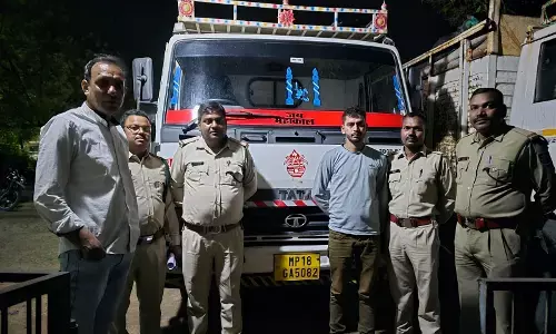 पिकअप से रेंजर की गाड़ी ठोकी, बीटगार्ड की घसीटी बाइक पिकअप से रेंजर की गाड़ी ठोकी, बीटगार्ड की घसीटी बाइक