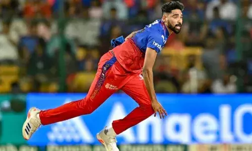 विराट भाई ने मुश्किल समय में मेरा बहुत साथ दिया था...सिराज ने की किंग कोहली की कप्तानी की तारीफ, गेंद पर लार के इस्तेमाल पर प्रतिबंध पर भी दी अपनी प्रतिक्रिया