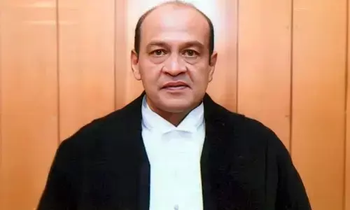 जस्टिस यशवंत वर्मा को लेकर बार एसोसिएशन ने अपनाया सख्त रुख, ट्रांसफर को लेकर जताया कड़ा विरोध जस्टिस यशवंत वर्मा को लेकर बार एसोसिएशन ने अपनाया सख्त रुख, ट्रांसफर को लेकर जताया कड़ा विरोध