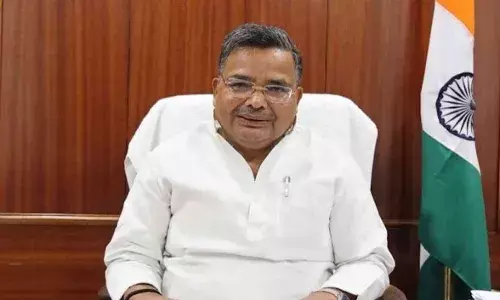 योगी सरकार के मंत्री जयवीर सिंह का तीखा हमला, औरंगजेब को बताया खलनायक