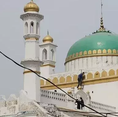 जामा मस्जिद कमेटी के सदर एडवोकेट जफर अली को यूपी पुलिस ने पूछताछ के बाद किया गिरफ्तार जामा मस्जिद कमेटी के सदर एडवोकेट जफर अली को यूपी पुलिस ने पूछताछ के बाद किया गिरफ्तार