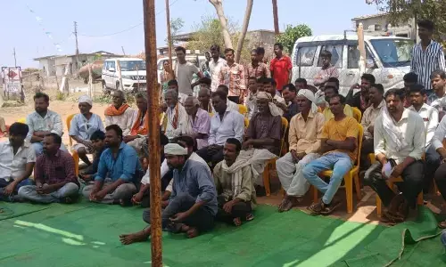 जमीन के बदले जमीन दी जाए, दूर नहीं मैनीखापा में बसाएं जमीन के बदले जमीन दी जाए, दूर नहीं मैनीखापा में बसाएं