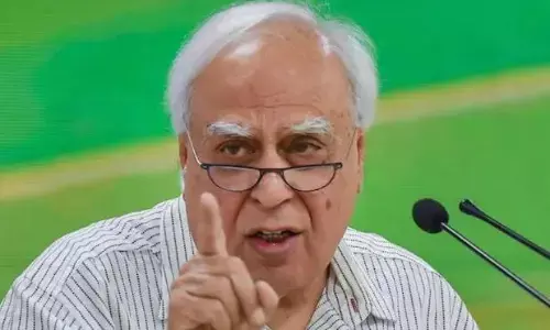 राज्यसभा सदस्य कपिल सिब्बल ने विपक्षी गठबंधन को लेकर दी प्रतिक्रिया, कहा- एकजुट दिखने के लिए.. राज्यसभा सदस्य कपिल सिब्बल ने विपक्षी गठबंधन को लेकर दी प्रतिक्रिया, कहा- एकजुट दिखने के लिए..