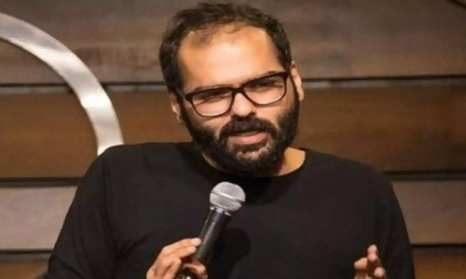 स्टैंडअप कॉमेडियन कामरा वीडियो मामले में फडणवीस की चेतावनी, उद्धव बोले - मुझे नहीं लगता है कुछ गलत कहा