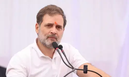 इलाहाबाद हाईकोर्ट का केंद्र सरकार को निर्देश, राहुल गांधी के नागरिकता मामले में 8 के बजाए 4 हफ्ते के अंदर मांगा जवाब इलाहाबाद हाईकोर्ट का केंद्र सरकार को निर्देश, राहुल गांधी के नागरिकता मामले में 8 के बजाए 4 हफ्ते के अंदर मांगा जवाब