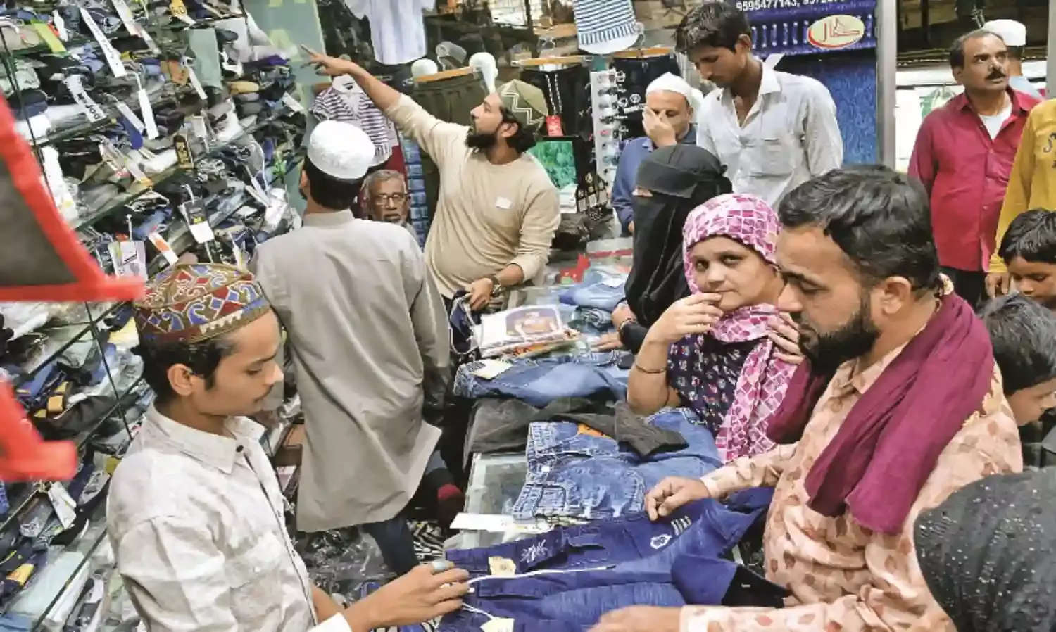 मोमिनपुरा की गुलजार दुकान - सप्ताह भर बाद खुले बाजार, लौटी ग्राहकी