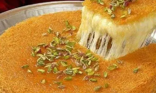 इस ईद की मिठाई में बनाना चाहते हैं कुछ बहुत ही ज्यादा स्वादिष्ट, तो कुनाफा की इस रेसिपी को जरूर करें ट्राइ, सभी लोग मांगने लगेंगे रेसिपी!