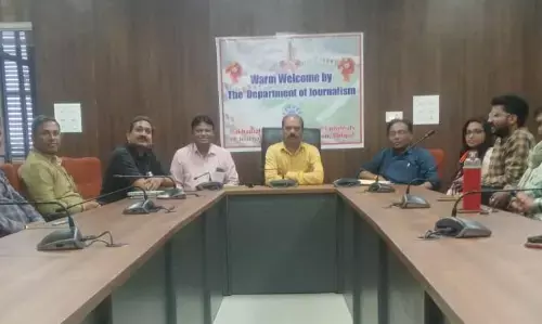 पत्रकारिता विभाग में मनाई गणेशशंकर विद्यार्थी की पुण्यतिथि पत्रकारिता विभाग में मनाई गणेशशंकर विद्यार्थी की पुण्यतिथि