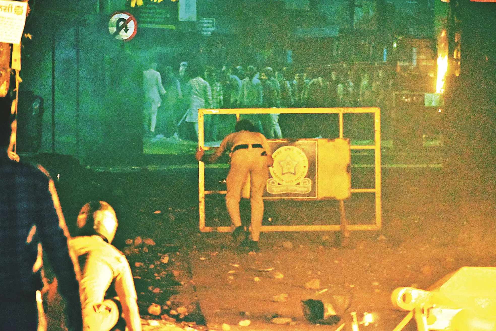 अवैध निर्माण को लेकर एक और बुलडोजर कार्रवाई पर रोक अवैध निर्माण को लेकर एक और बुलडोजर कार्रवाई पर रोक
