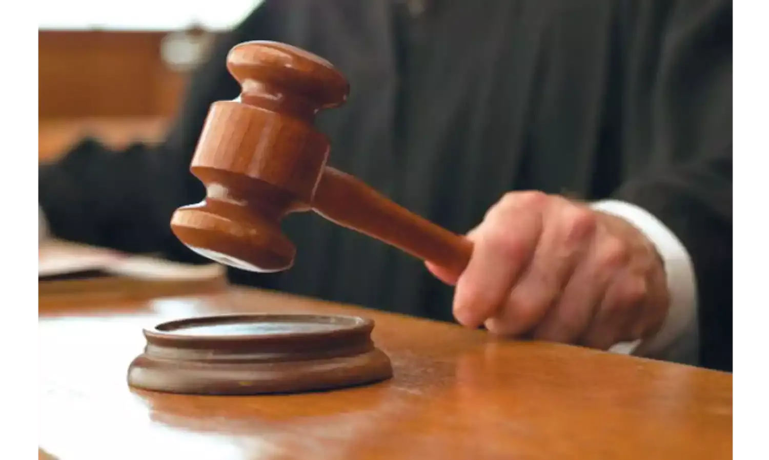 अवैध होर्डिंग को नियंत्रत करें महानगर पालिकाएं, वानखेडे ने महिला के खिलाफ मानहानि का मामला कराया दर्ज