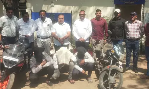 स्टोन क्रेशर के मुनीम की रकम लूटने वाले तीन गिरफ्तार स्टोन क्रेशर के मुनीम की रकम लूटने वाले तीन गिरफ्तार