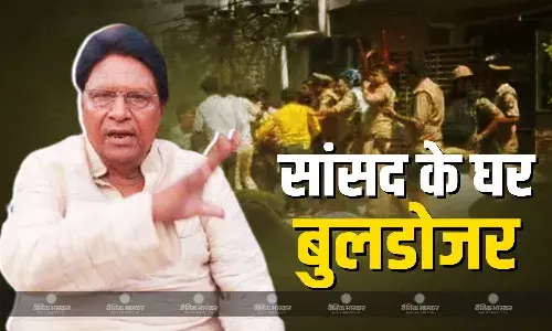 राणा सांगा पर टिप्पणी करना पड़ गया रामजी लाल सुमन पर भारी, सांसद के घर के बाहर तोड़फोड़, करणी सेना के कार्यकर्ता बुलडोजर लेकर पहुंचे
