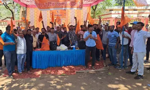 डॉक्टर को हिंदी नहीं आती तो रेलकर्मियों का क्या दोष