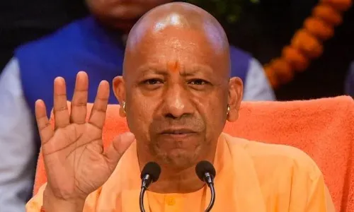 मुख्यमंत्री योगी आदित्यनाथ के विमान की आगरा एयरपोर्ट पर इमरजेंसी लैंडिंग