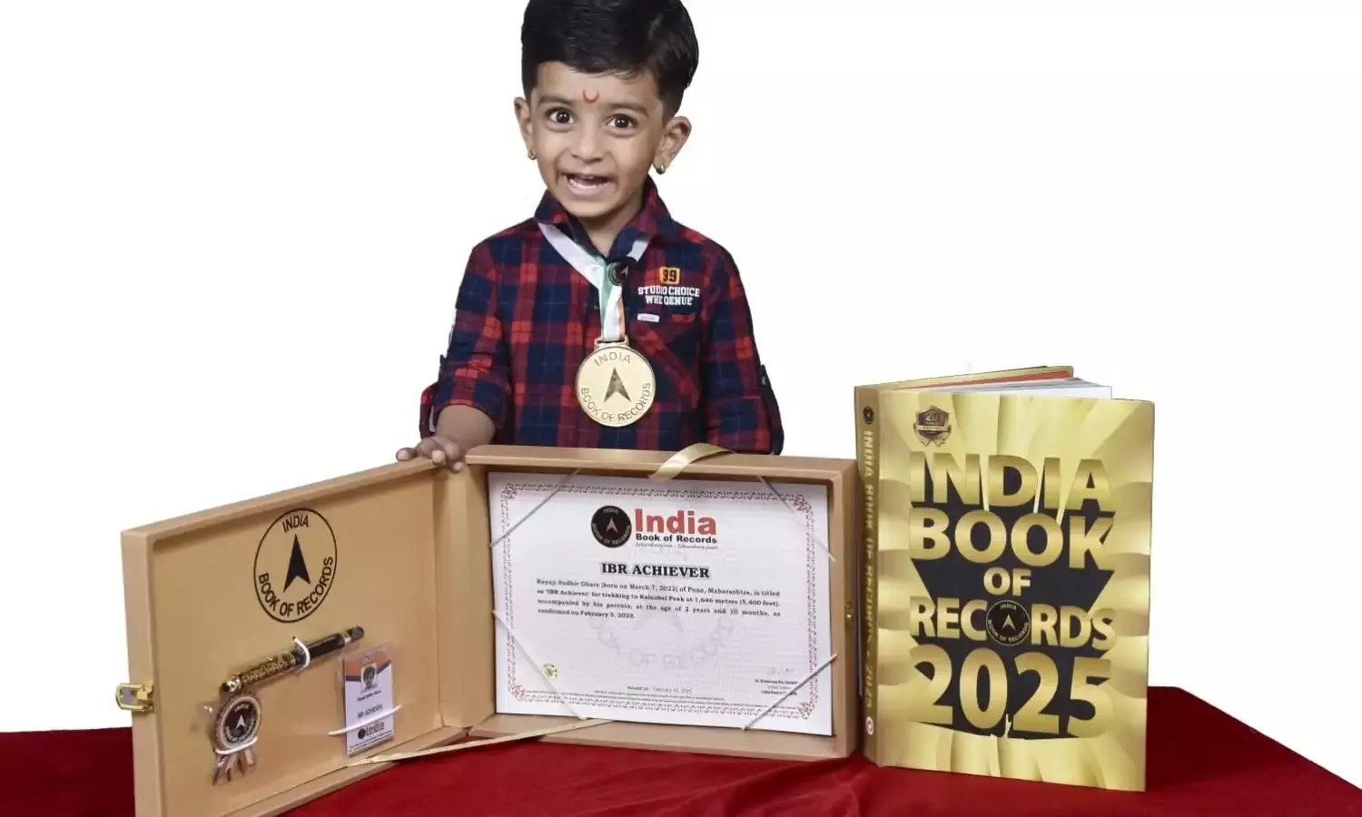 50 दिनों में तीन शिखर की चढ़ाई करनेवाले बच्चे का नाम इंडिया बुक ऑफ रिकॉर्ड में दर्ज