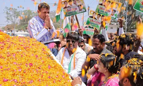 कांग्रेस के राष्ट्रीय महासचिव व पीसीसी चीफ का कांग्रेसियों ने की अगुवानी कांग्रेस के राष्ट्रीय महासचिव व पीसीसी चीफ का कांग्रेसियों ने की अगुवानी