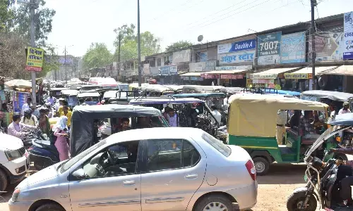 जाम के लिए बदनाम शहर में ओवर ब्रिज से स्टेशन तक थम गए वाहनों के पहिए जाम के लिए बदनाम शहर में ओवर ब्रिज से स्टेशन तक थम गए वाहनों के पहिए