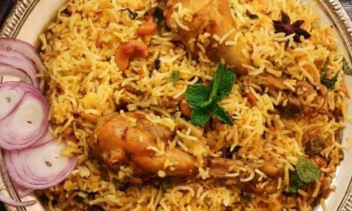 इस ईद बिना समय के घर पर बनाना चाहते हैं कुछ अच्छा, तो इस चिकन बिरयानी को जरूर करें ट्राई, उंगलियां चाटते हुए मेहमान करेंगे तारीफ!