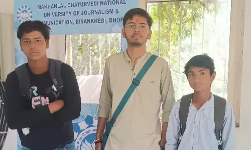 एमसीयू के छात्र तनय ने दो मूक-बधिर बच्चों का रेस्क्यू कर पुलिस को सौंपा एमसीयू के छात्र तनय ने दो मूक-बधिर बच्चों का रेस्क्यू कर पुलिस को सौंपा