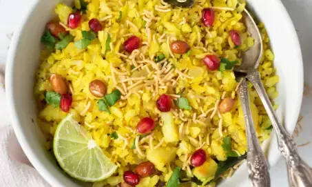 गर्मियों में खाने का मन है कुछ लाइट, तो एक बार इस रेसिपी बनाकर देखें पोहा, शाम तक नहीं लगेगी भूख गर्मियों में खाने का मन है कुछ लाइट, तो एक बार इस रेसिपी बनाकर देखें पोहा, शाम तक नहीं लगेगी भूख